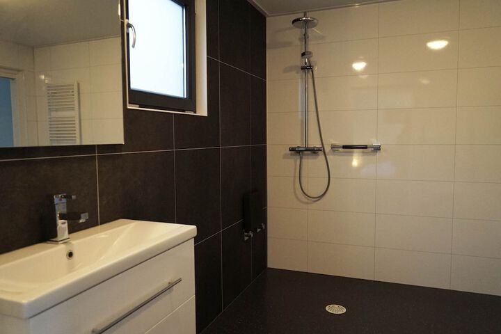 Room 10 of 36