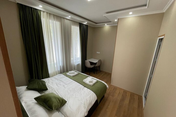 Room 3 of 27