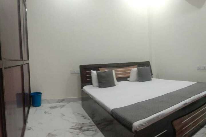 Room 3 of 9