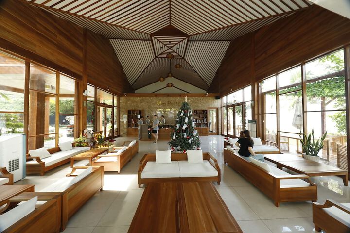 Entrance & Lobby