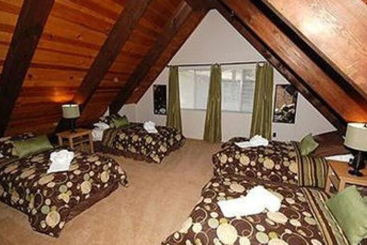 Room 3 of 8
