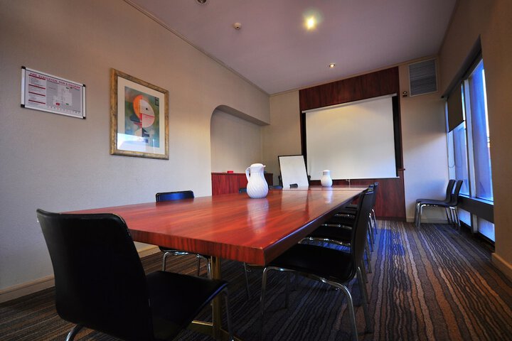 Business Center 17 of 30