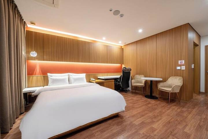 Room 5 of 29