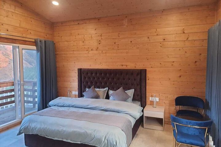 Room 2 of 11
