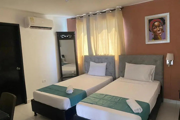 Room 6 of 12