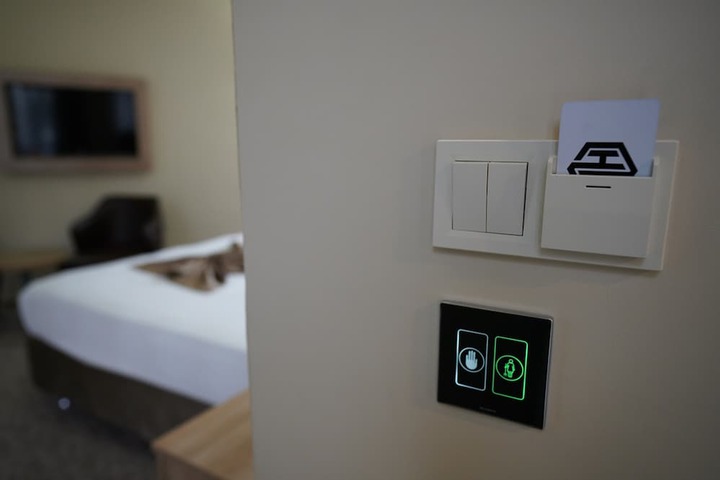 Room 4 of 113