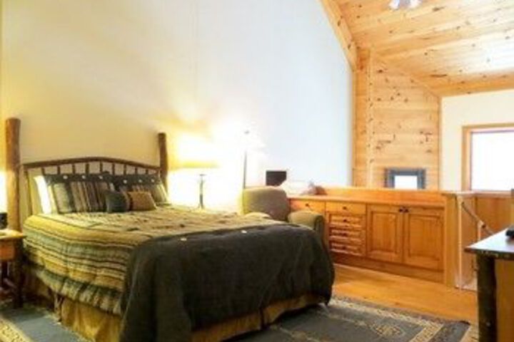 Room 5 of 8