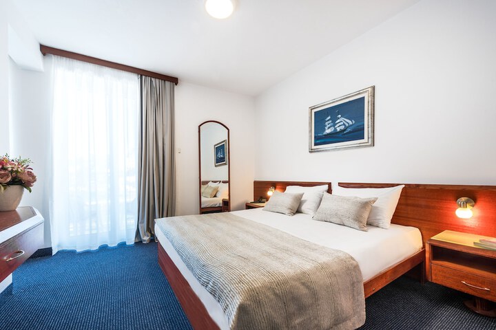 Room 12 of 49