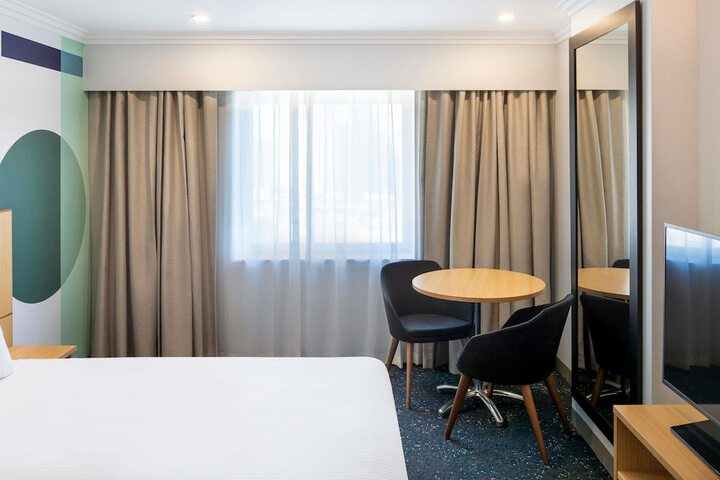 Room 26 of 108