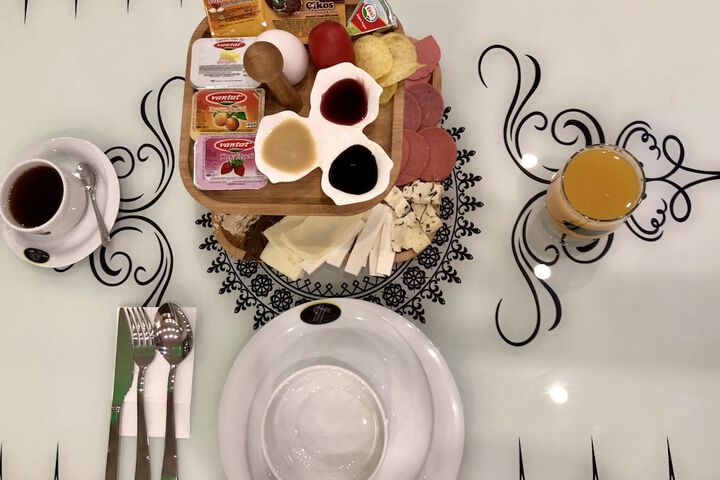 Dining 32 of 51