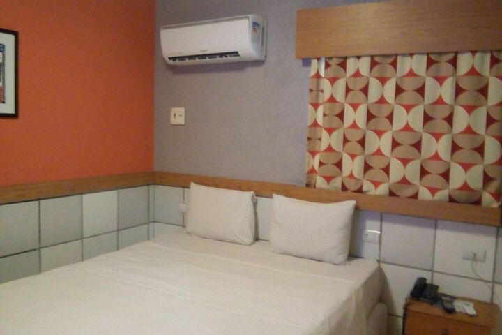 Room 6 of 52