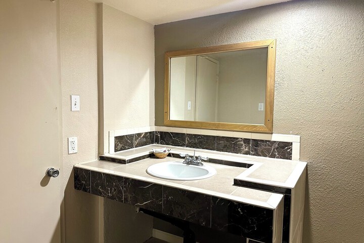 Room 6 of 11