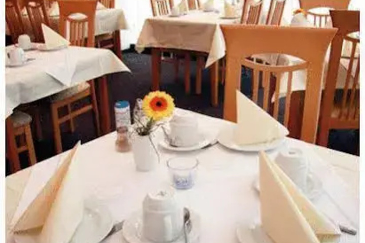 Dining 3 of 7