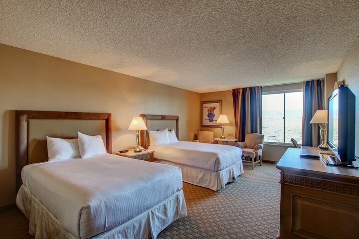 2 Double Beds (7 of 9)