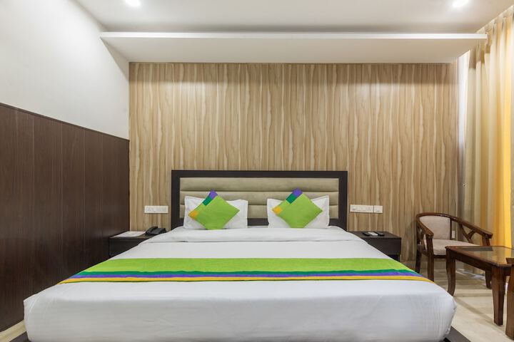 Room 14 of 32
