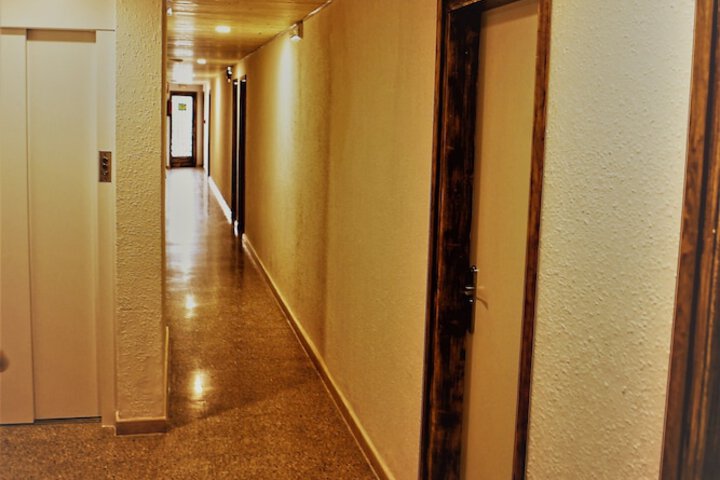 Ballroom/Hall 28 of 30