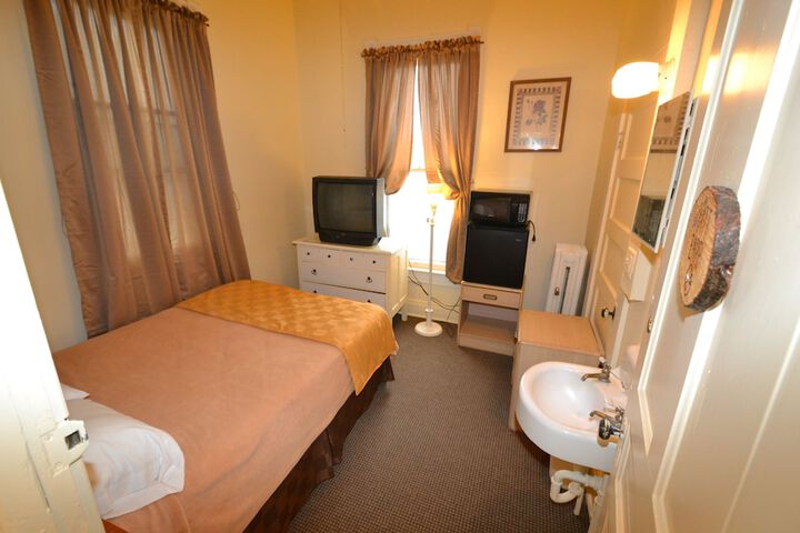 Room 18 of 38