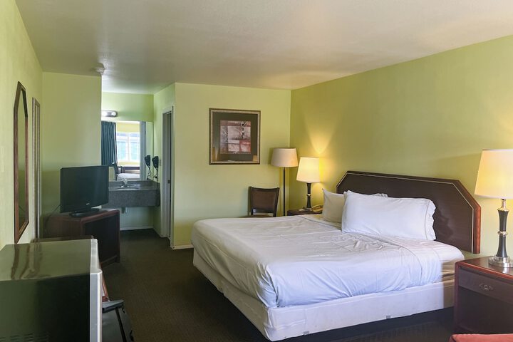 Room 4 of 19