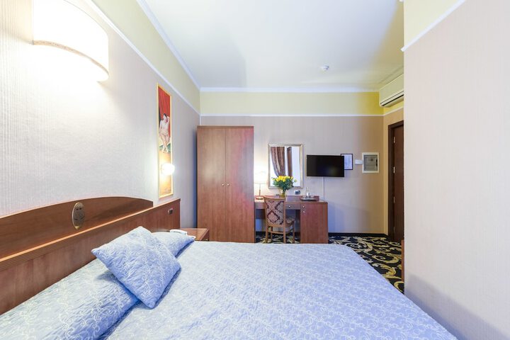 Room 6 of 34
