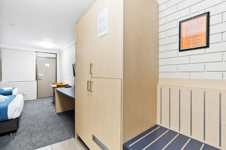Room 13 of 34