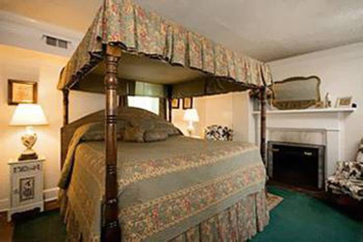 Room 16 of 19