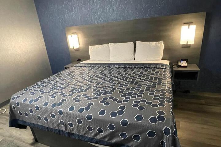Basic Single Queenbed (19 of 21)