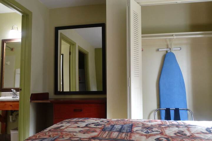 Room 10 of 28