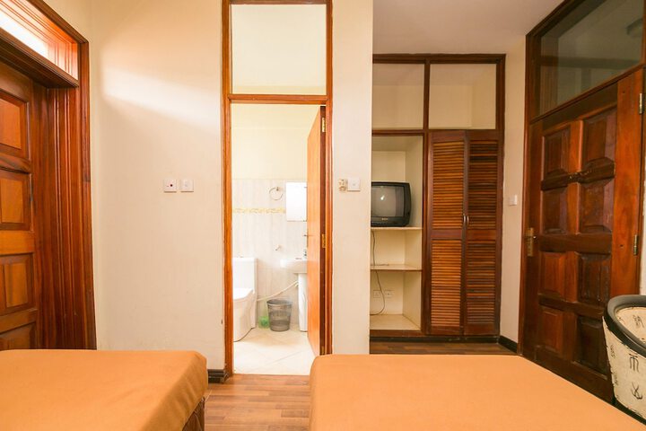 Room 10 of 28