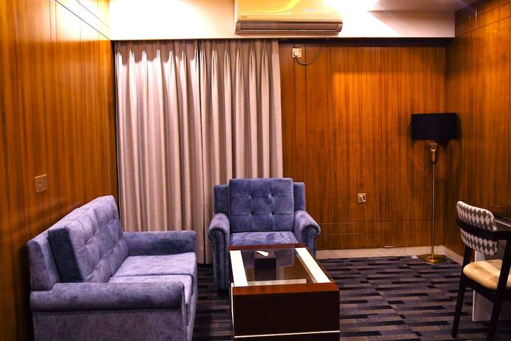 Room 30 of 76