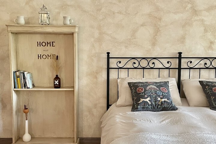Room 2 of 35