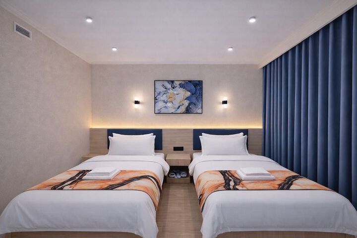 Room 7 of 33