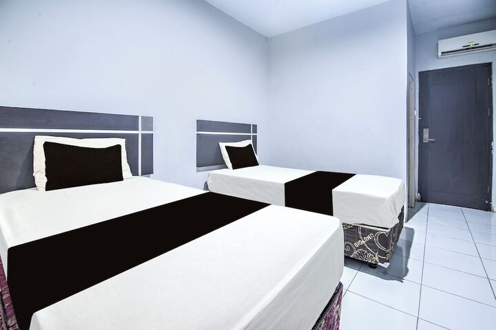 Room 3 of 8