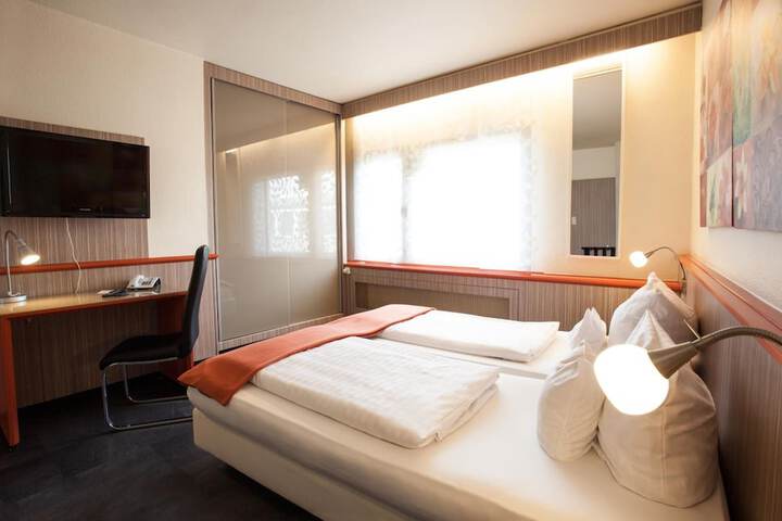 Room 21 of 57