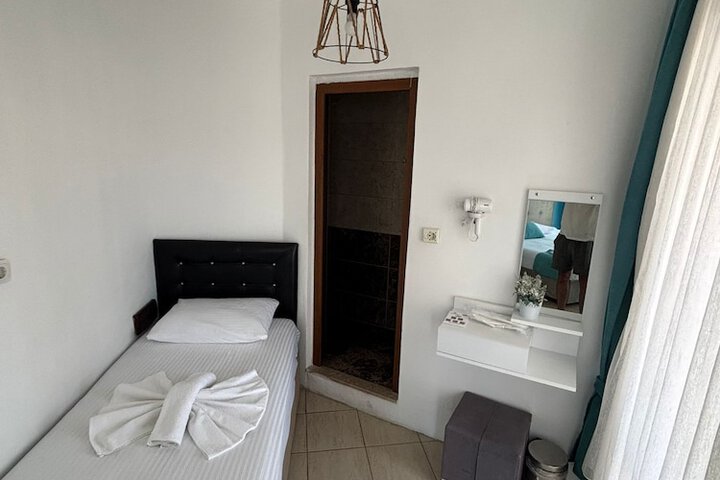 Room 7 of 27