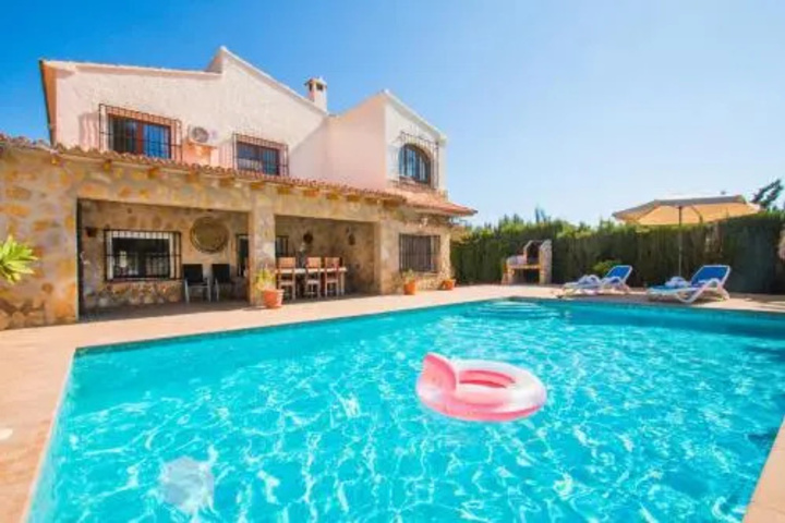 Pool 9 of 15