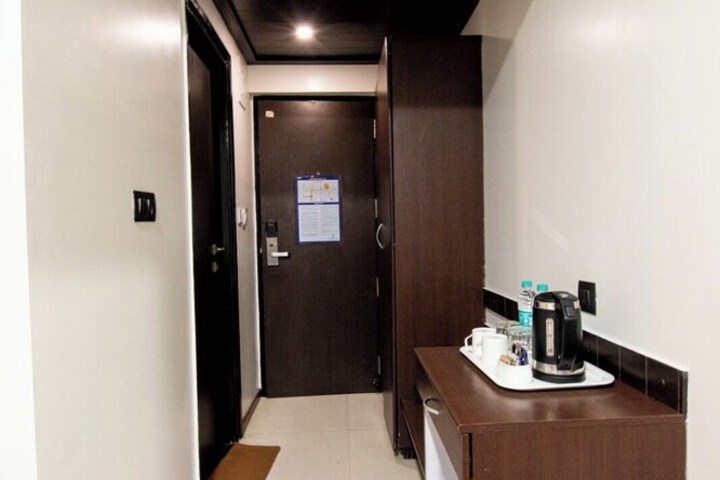 Room 27 of 68
