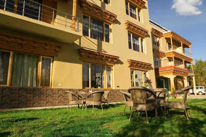 Hotel Exterior 25 of 25