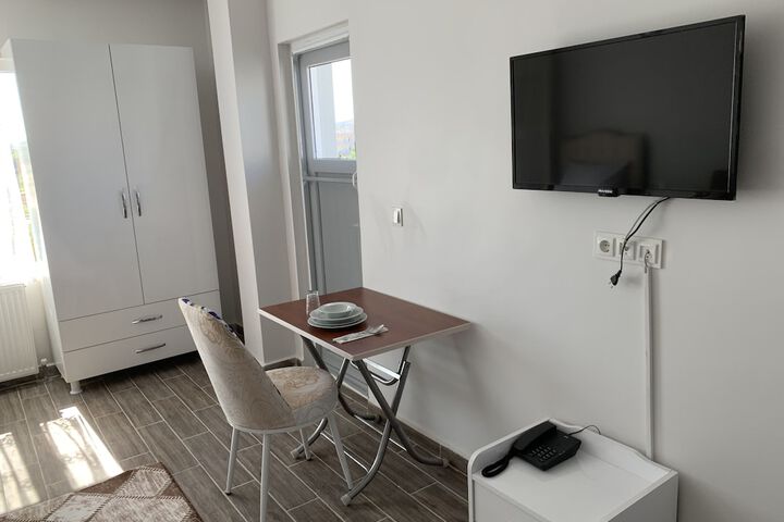 Room 9 of 18