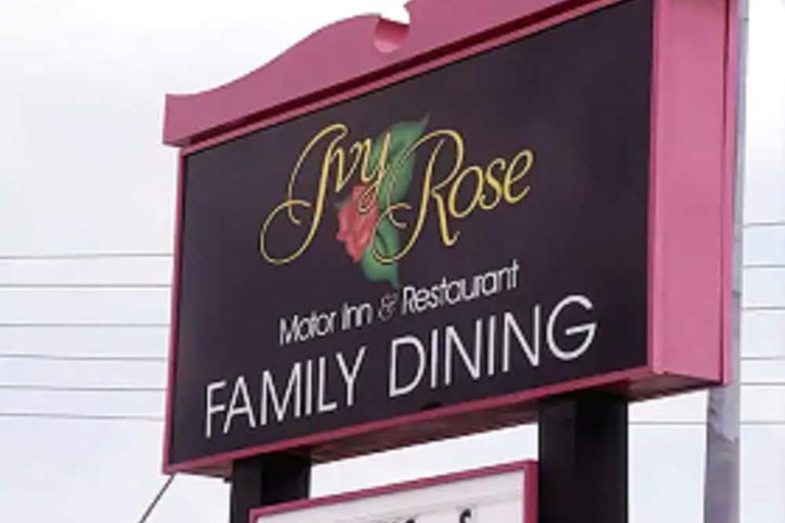 Dining 9 of 16