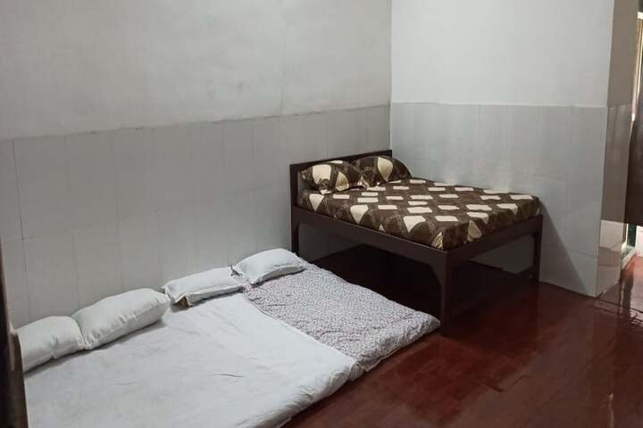 Room 5 of 18