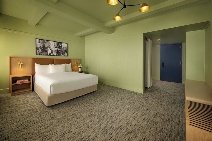 Room 37 of 64