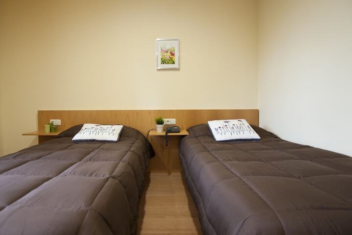 Room 8 of 27