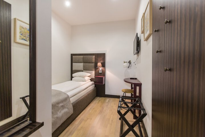 Room 12 of 41