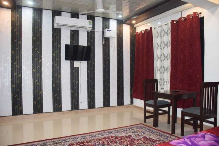Room 4 of 15