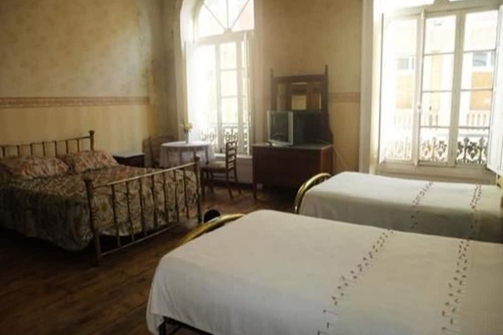 Room 3 of 40