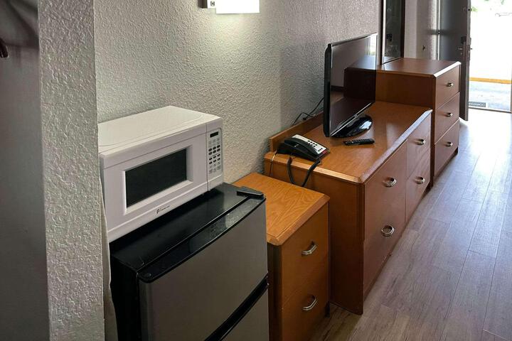 Double Accessible King Size Bed (1 of 11)