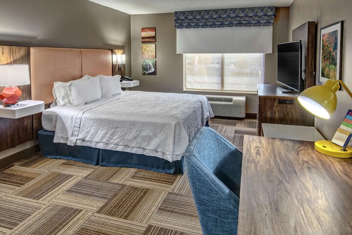 Room 10 of 33