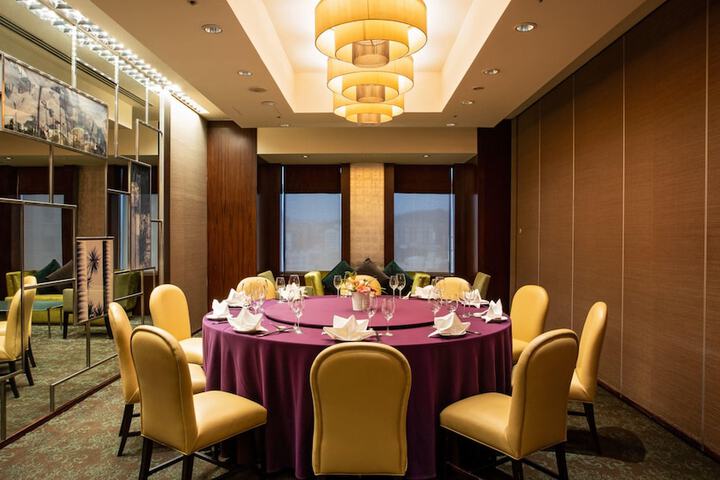 Dining 90 of 129