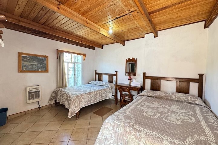 Room 4 of 9