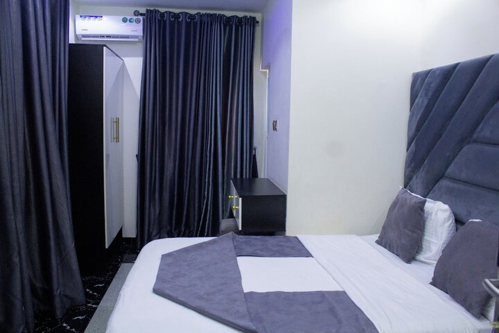 Room 18 of 22
